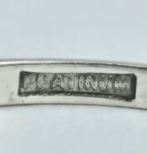 Cargar imagen en el visor de la galería, 2074: Vintage: Platinum Brilliant Cut Diamond (0.63ct) Solitaire Ring - Superb
