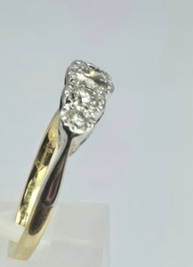 2106: Vintage: 18ct Gold natural Diamonds (0.69ct) 5-Stone Ring- Splendid