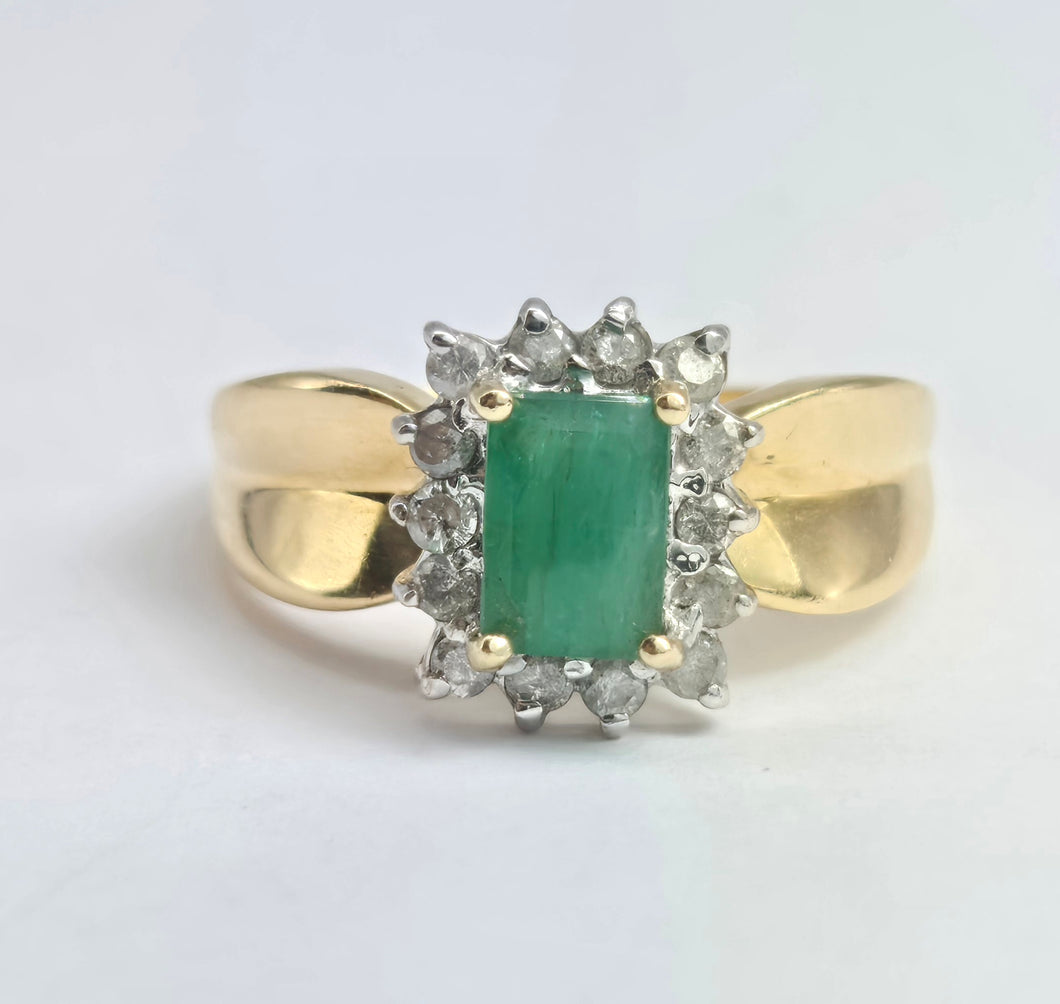 2140: Vintage;: 14ct Gold Emerald Cut Emerald (0.79ct) 14 Diamonds (0.43ct) Ring - LUSH