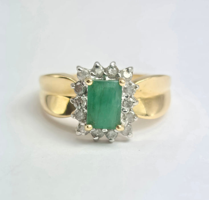 2140: Vintage;: 14ct Gold Emerald Cut Emerald (0.79ct) 14 Diamonds (0.43ct) Ring - LUSH