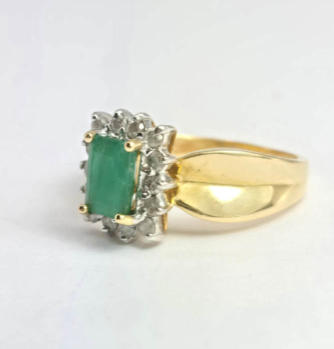 2140: Vintage;: 14ct Gold Emerald Cut Emerald (0.79ct) 14 Diamonds (0.43ct) Ring - LUSH