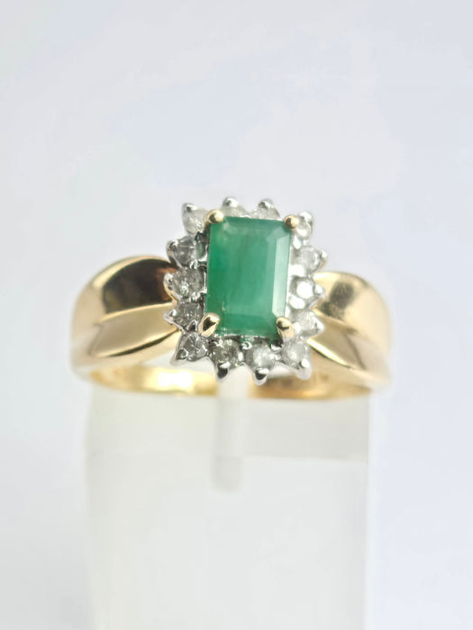 2140: Vintage;: 14ct Gold Emerald Cut Emerald (0.79ct) 14 Diamonds (0.43ct) Ring - LUSH