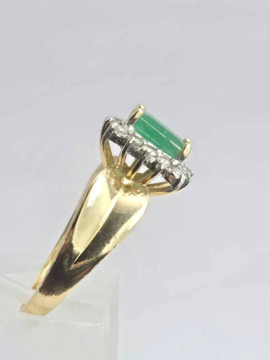 2140: Vintage;: 14ct Gold Emerald Cut Emerald (0.79ct) 14 Diamonds (0.43ct) Ring - LUSH