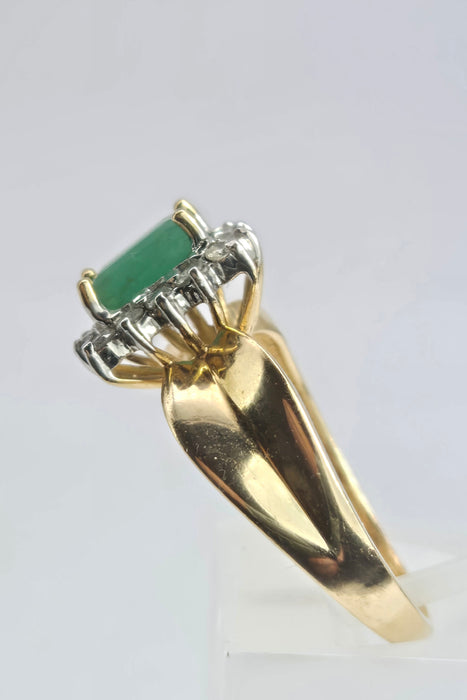 2140: Vintage;: 14ct Gold Emerald Cut Emerald (0.79ct) 14 Diamonds (0.43ct) Ring - LUSH