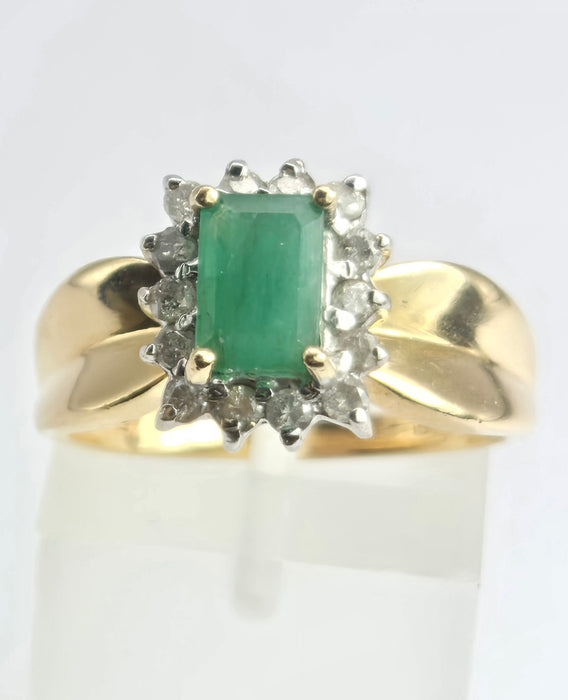 2140: Vintage;: 14ct Gold Emerald Cut Emerald (0.79ct) 14 Diamonds (0.43ct) Ring - LUSH