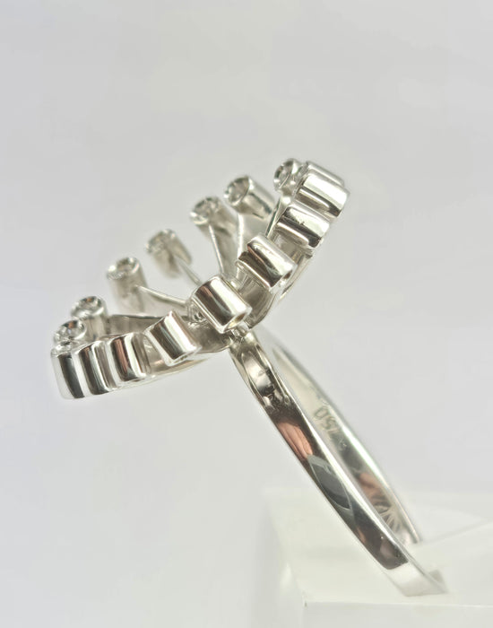 2201 Vintage: 18ct White Gold Diamond Sunray Cluster Ring