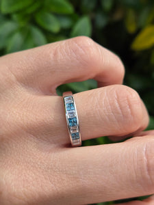 1906: Vintage; 18ct White Gold Blue & White Diamonds Stacker/Dress Ring- something specia