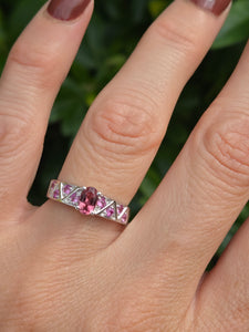 1894: Vintage: 9ct White Gold Pink Tourmalines Dress Ring- pretty in pink