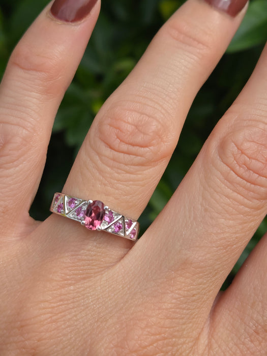 1894: Vintage: 9ct White Gold Pink Tourmalines Dress Ring- pretty in pink
