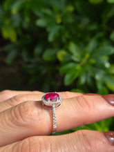 Cargar imagen en el visor de la galería, 1015: Vintage: 18ct White Gold Blood Red Ruby Diamonds Cluster Ring- Exquisit
