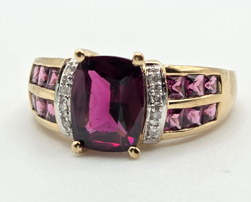 1900: Vintage: 9ct Gold Almandine Garnets Diamonds Cocktail Ring