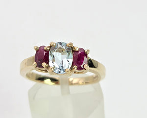2160: Vintage; 9ct Gold Blue Aquamarine Scarlet Red Topaz Dress Ring- seductive combination
