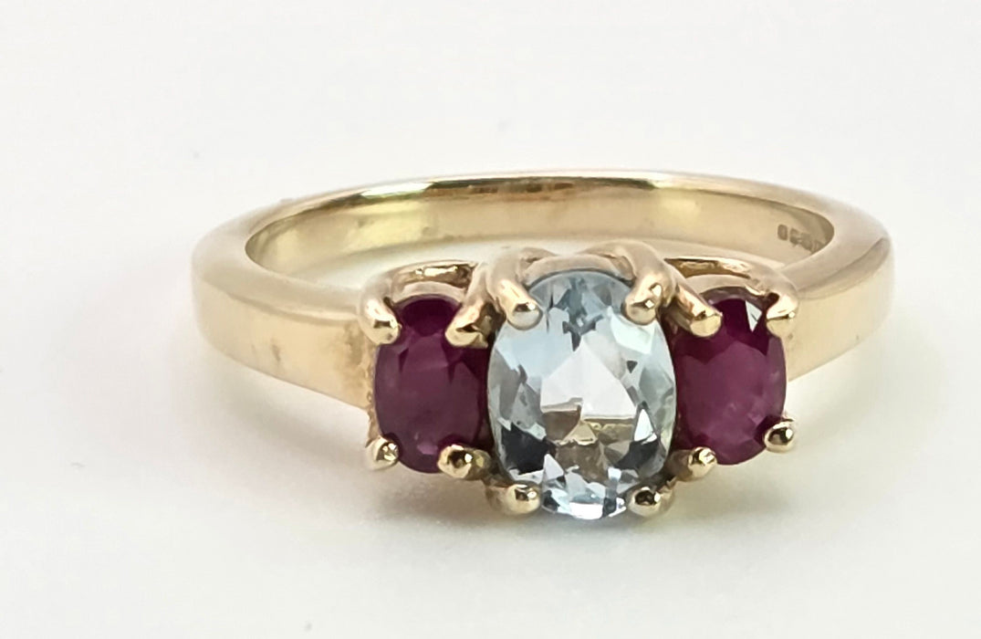 2160: Vintage; 9ct Gold Blue Aquamarine Scarlet Red Topaz Dress Ring- seductive combination
