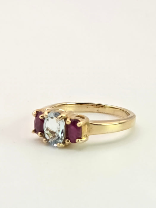 2160: Vintage; 9ct Gold Blue Aquamarine Scarlet Red Topaz Dress Ring- seductive combination