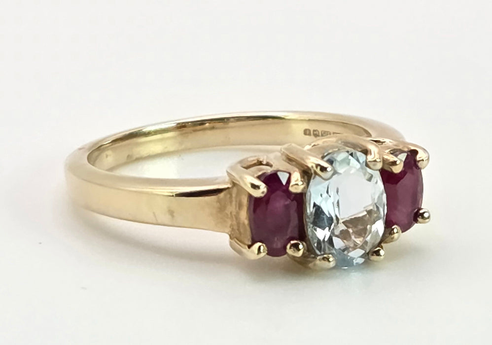 2160: Vintage; 9ct Gold Blue Aquamarine Scarlet Red Topaz Dress Ring- seductive combination