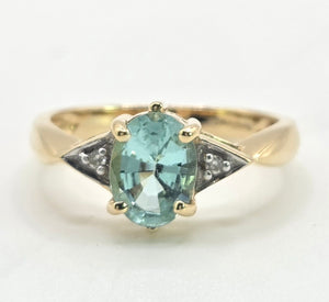 2182: Vintage: 18ct Gold Sky  Blue Aquamarine Diamonds Dress Ring- lovely cut & colours