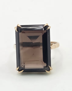 2187: Vintage: 9ct Gold Large Emerald Cut Gignac Quartz Ring - From 1969