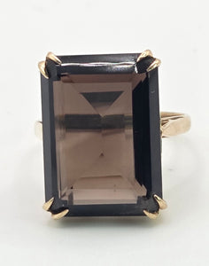 2187: Vintage: 9ct Gold Large Emerald Cut Gignac Quartz Ring - From 1969
