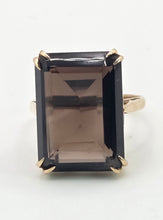 Load image into Gallery viewer, 2187: Vintage: 9ct Gold Large Emerald Cut Gignac Quartz Ring - From 1969
