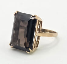 Load image into Gallery viewer, 2187: Vintage: 9ct Gold Large Emerald Cut Gignac Quartz Ring - From 1969
