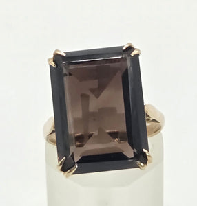 2187: Vintage: 9ct Gold Large Emerald Cut Gignac Quartz Ring - From 1969