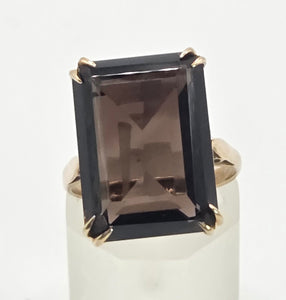 2187: Vintage: 9ct Gold Large Emerald Cut Gignac Quartz Ring - From 1969