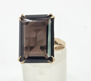 2187: Vintage: 9ct Gold Large Emerald Cut Gignac Quartz Ring - From 1969