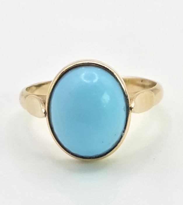 2189: Vintage; 14ct Gold Cabochon Turquoise Solitaire Ring- curvaceous beauty