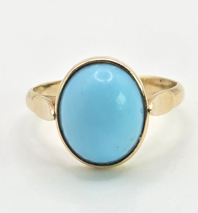 2189: Vintage; 14ct Gold Cabochon Turquoise Solitaire Ring- curvaceous beauty