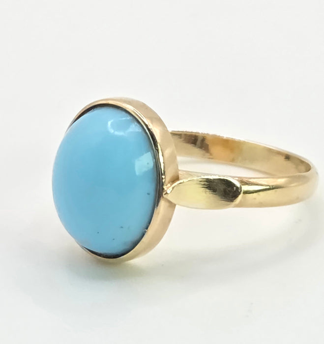 2189: Vintage; 14ct Gold Cabochon Turquoise Solitaire Ring- curvaceous beauty