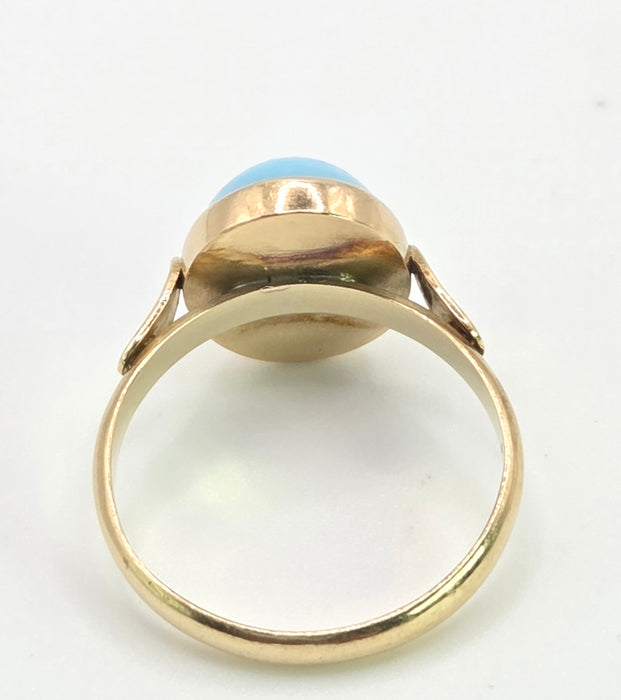 2189: Vintage; 14ct Gold Cabochon Turquoise Solitaire Ring- curvaceous beauty