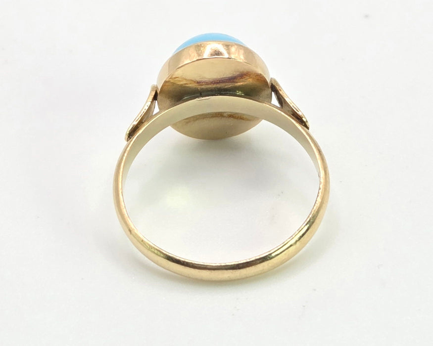 2189: Vintage; 14ct Gold Cabochon Turquoise Solitaire Ring- curvaceous beauty