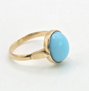 2189: Vintage; 14ct Gold Cabochon Turquoise Solitaire Ring- curvaceous beauty