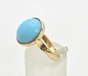 2189: Vintage; 14ct Gold Cabochon Turquoise Solitaire Ring- curvaceous beauty
