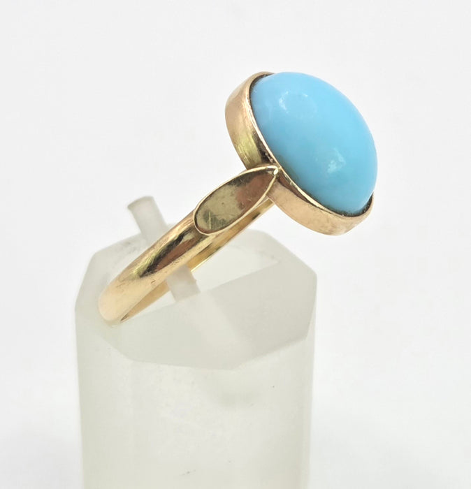 2189: Vintage; 14ct Gold Cabochon Turquoise Solitaire Ring- curvaceous beauty