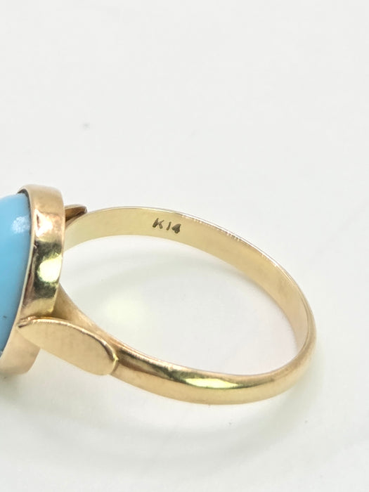 2189: Vintage; 14ct Gold Cabochon Turquoise Solitaire Ring- curvaceous beauty