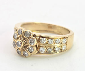 1872: Vintage: 18ct Gold 25 Diamonds Cluster Ring - sparkling symmetry