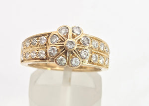 1872: Vintage: 18ct Gold 25 Diamonds Cluster Ring - sparkling symmetry
