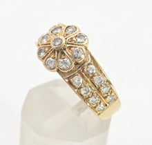 Cargar imagen en el visor de la galería, 1872: Vintage: 18ct Gold 25 Diamonds Cluster Ring - sparkling symmetry

