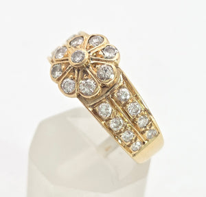 1872: Vintage: 18ct Gold 25 Diamonds Cluster Ring - sparkling symmetry