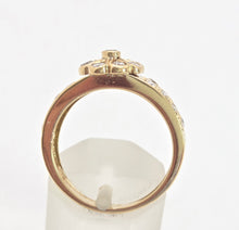 Cargar imagen en el visor de la galería, 1872: Vintage: 18ct Gold 25 Diamonds Cluster Ring - sparkling symmetry
