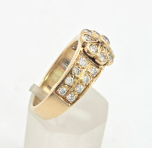 Cargar imagen en el visor de la galería, 1872: Vintage: 18ct Gold 25 Diamonds Cluster Ring - sparkling symmetry
