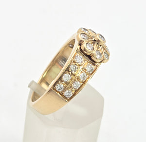 1872: Vintage: 18ct Gold 25 Diamonds Cluster Ring - sparkling symmetry