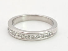 Cargar imagen en el visor de la galería, 1988 Vintage: 18ct White Gold 12 Princess Cut Natural Sparkling Diamonds Half-Eternity/Stacker Ring
