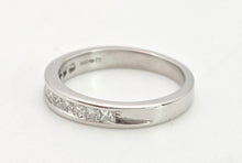 Cargar imagen en el visor de la galería, 1988 Vintage: 18ct White Gold 12 Princess Cut Natural Sparkling Diamonds Half-Eternity/Stacker Ring
