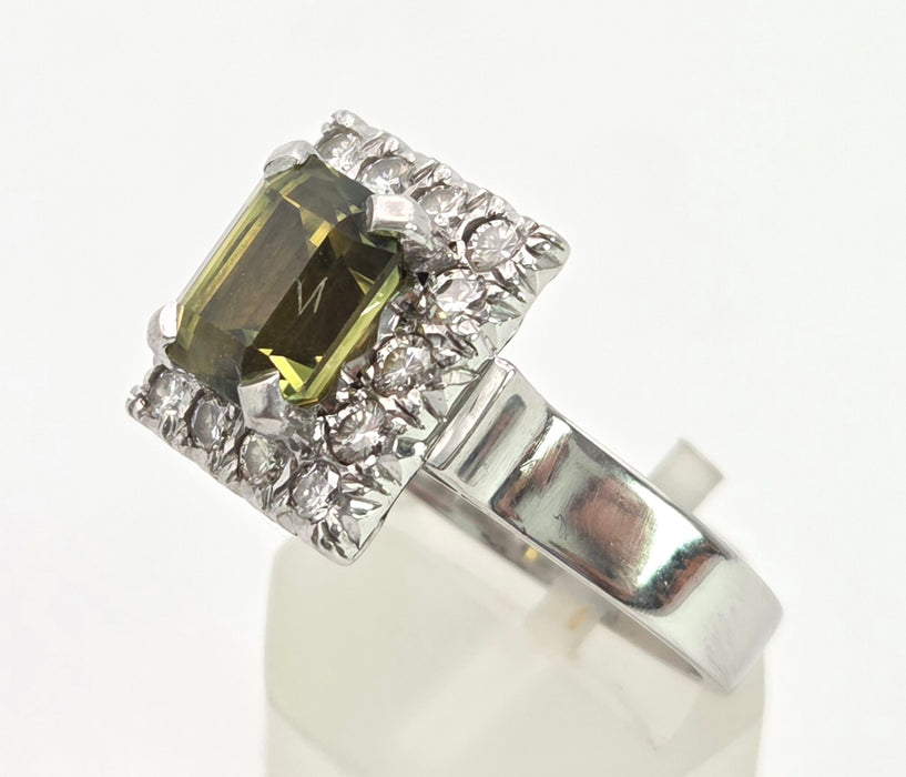6448 Vintage: 18ct White Gold Yellow Sapphire {3.15ct) Diamonds Cocktail Ring