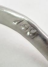 Cargar imagen en el visor de la galería, Vintage: 18ct White Gold Art Deco 12 Natural Diamonds {0.61ct} Navette Set  Ring
