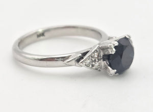 2073: Vintage: 14ct White Gold French Blue Sapphire 6 Diamonds Trefoil Set Ring
