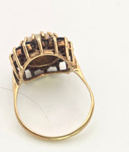 Cargar imagen en el visor de la galería, Vintage: Classic 9ct Gold White Opal 14 Red Garnets Flower Head Ring
