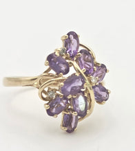 Cargar imagen en el visor de la galería, Vintage: 9ct Gold Lilac Amethysts Diamonds Floral Cluster Cocktail Ring
